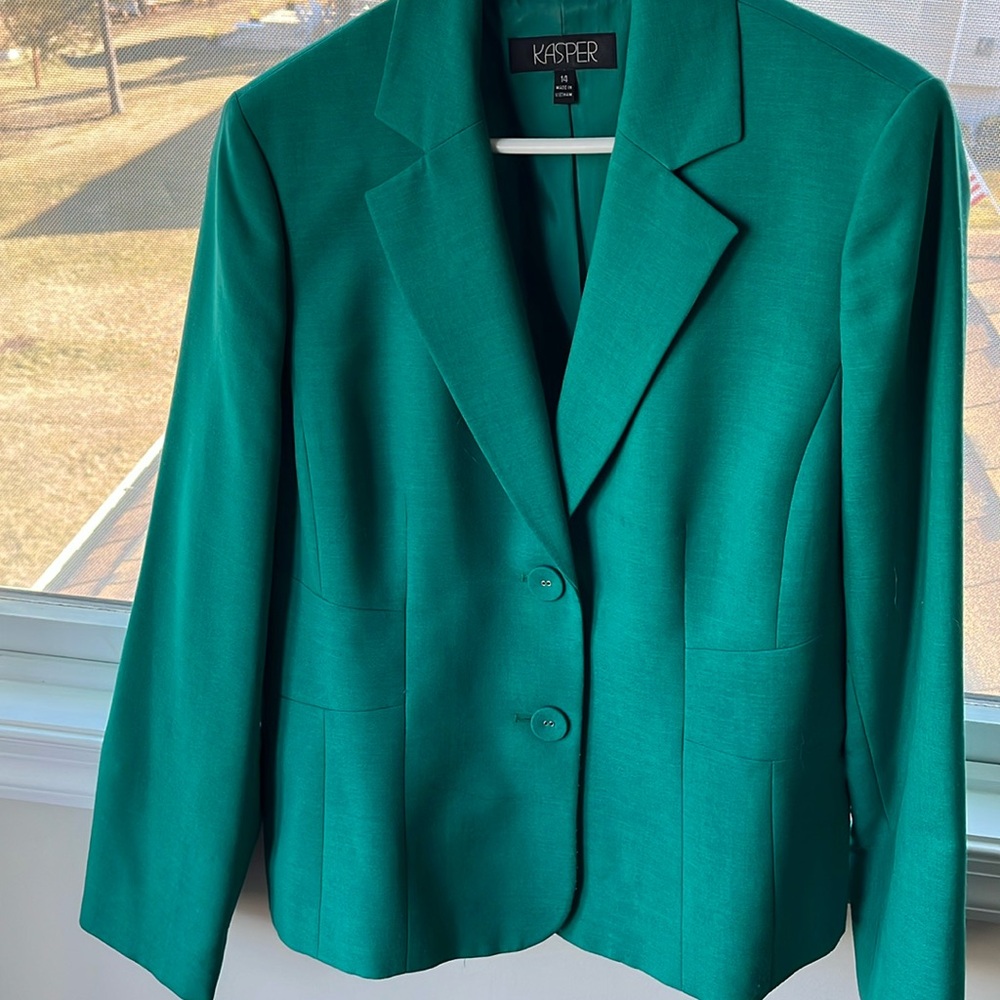 Size 14 Kasper Blazer. Sleeves can be cuffed for a shorter look.